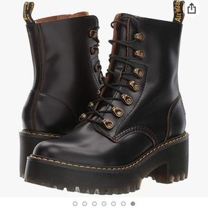 Dr. Martens Leona Boot